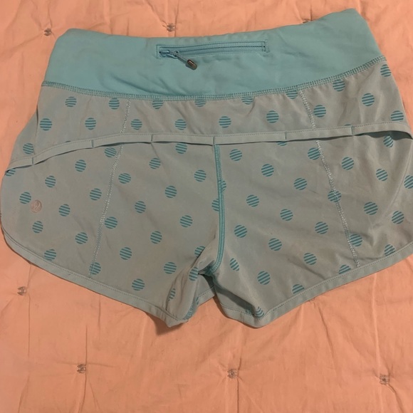 Lululemon speed short size 2 with 2.5 inch inseam - Picture 2 of 4